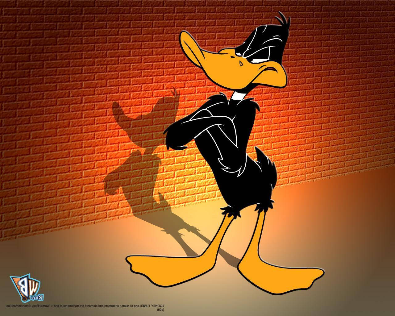 Daffy Duck In Crossed Arm Pose Wallpaper