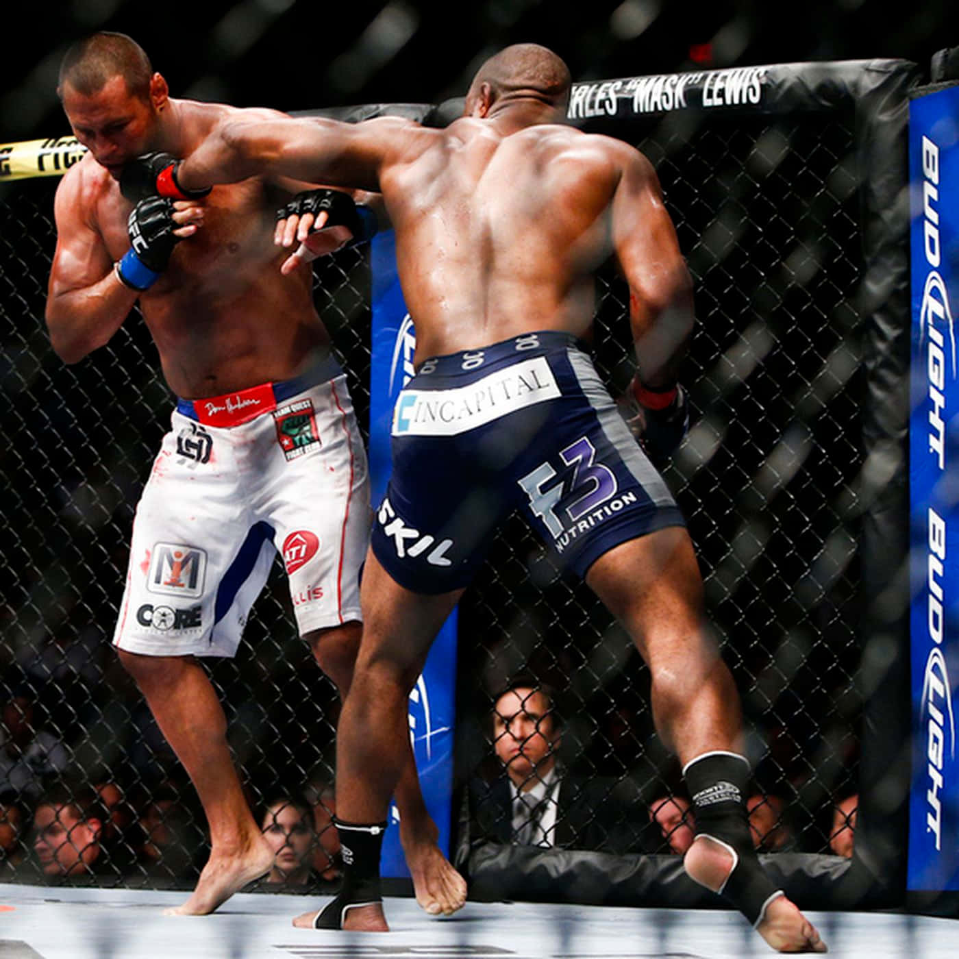 Dan Henderson Fighting Rashad Evans Wallpaper