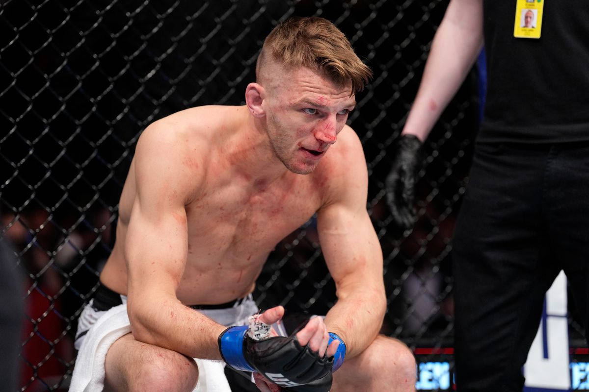 Dan Hooker Relaxing During Break Wallpaper