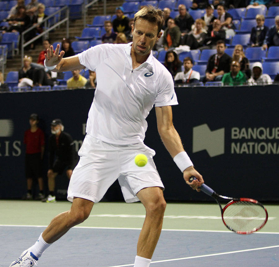 Daniel Nestor Swinging Serve Wallpaper