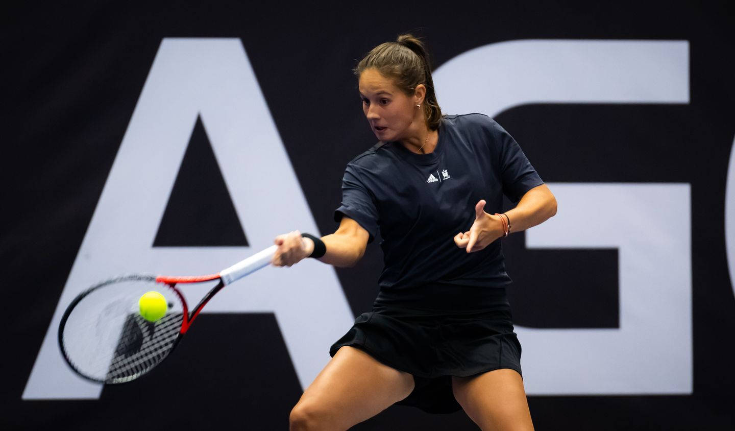 Daria Kasatkina Wearing Black Outfit Wallpaper