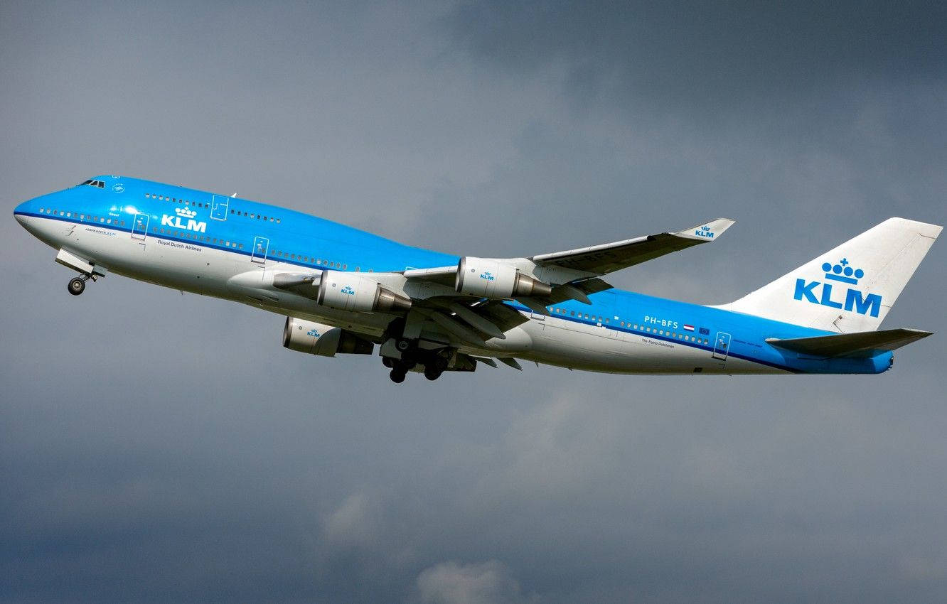 Dark Sky Over Klm Passenger Airplane Wallpaper