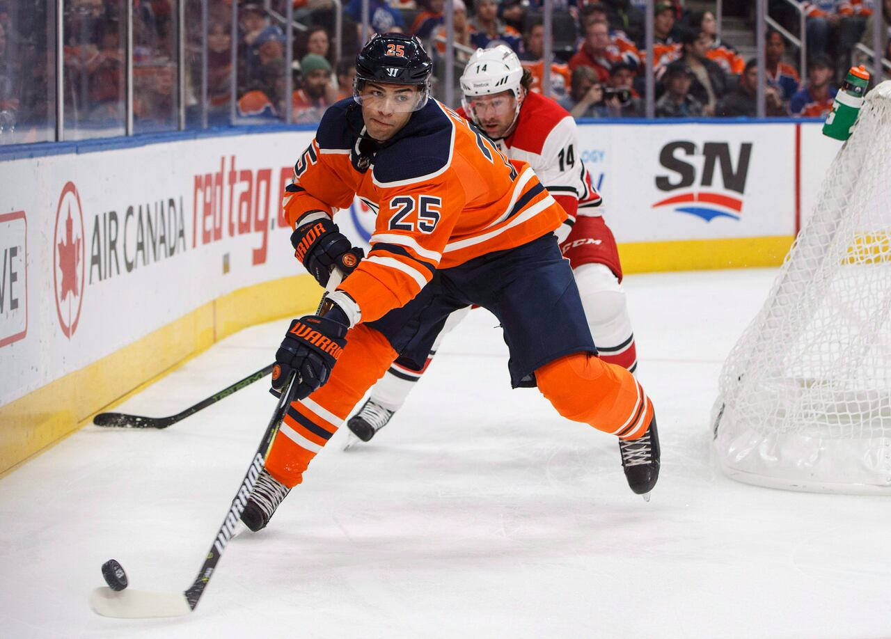 Darnell Nurse Against Philadelphia Flyers 2019 Wallpaper