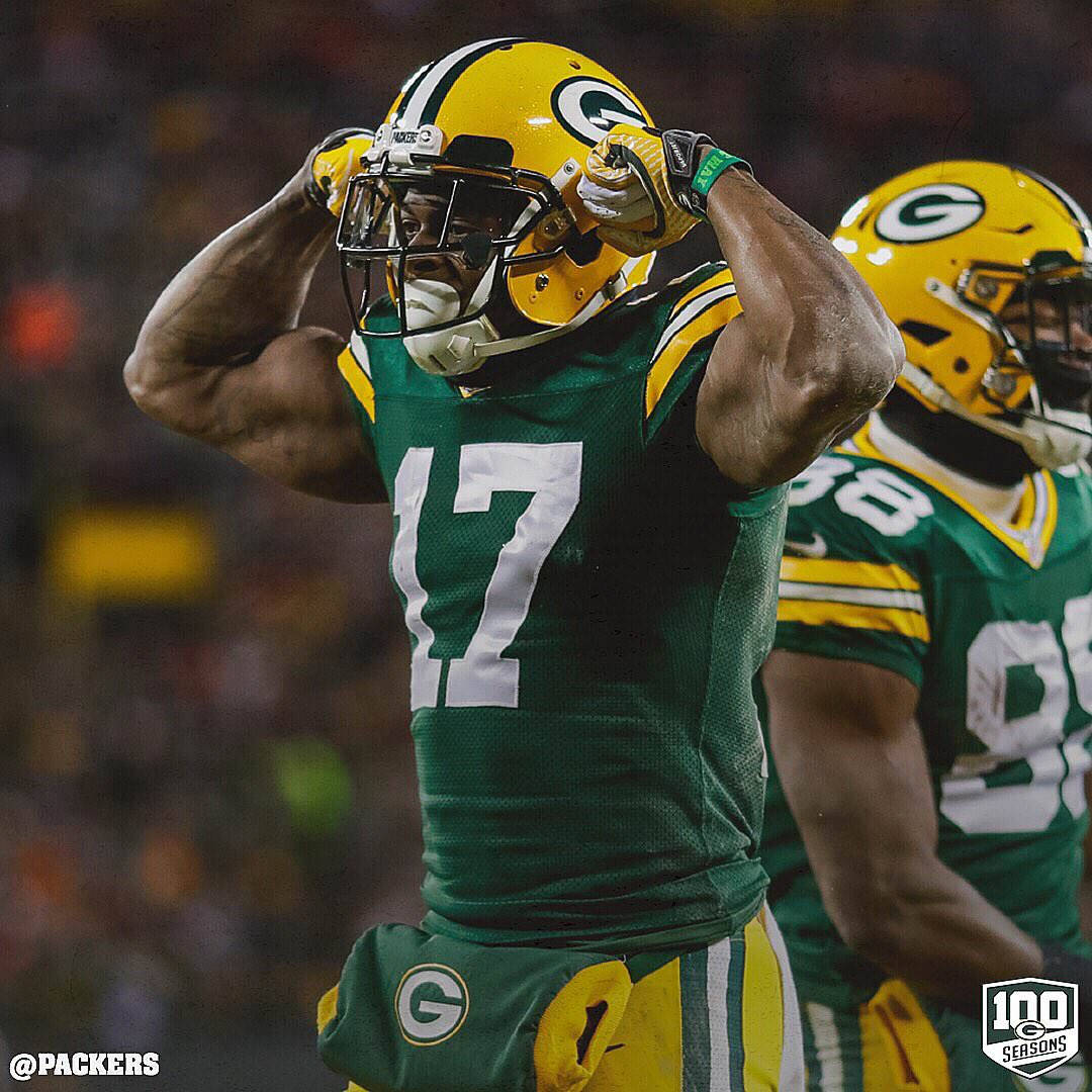 Davante Adams Muscle Pose Wallpaper