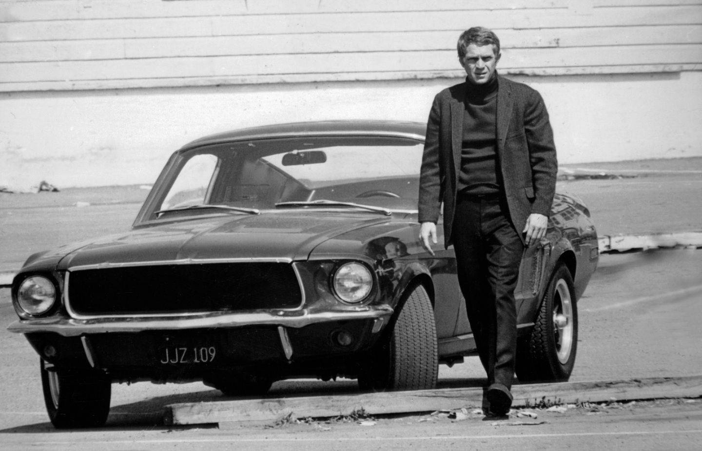 Dazzling American Actor Steve Mcqueen As Bullitt Wallpaper