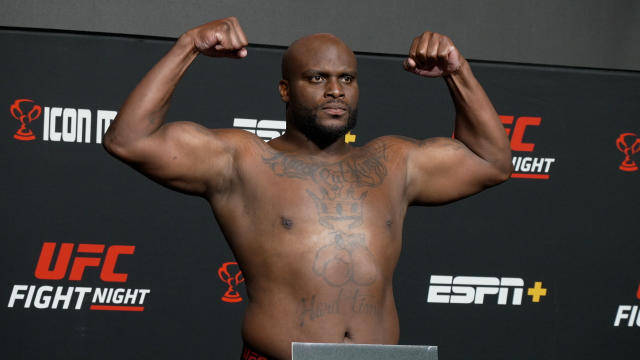 Derrick Lewis Showcasing Extraordinary Physical Fitness Wallpaper