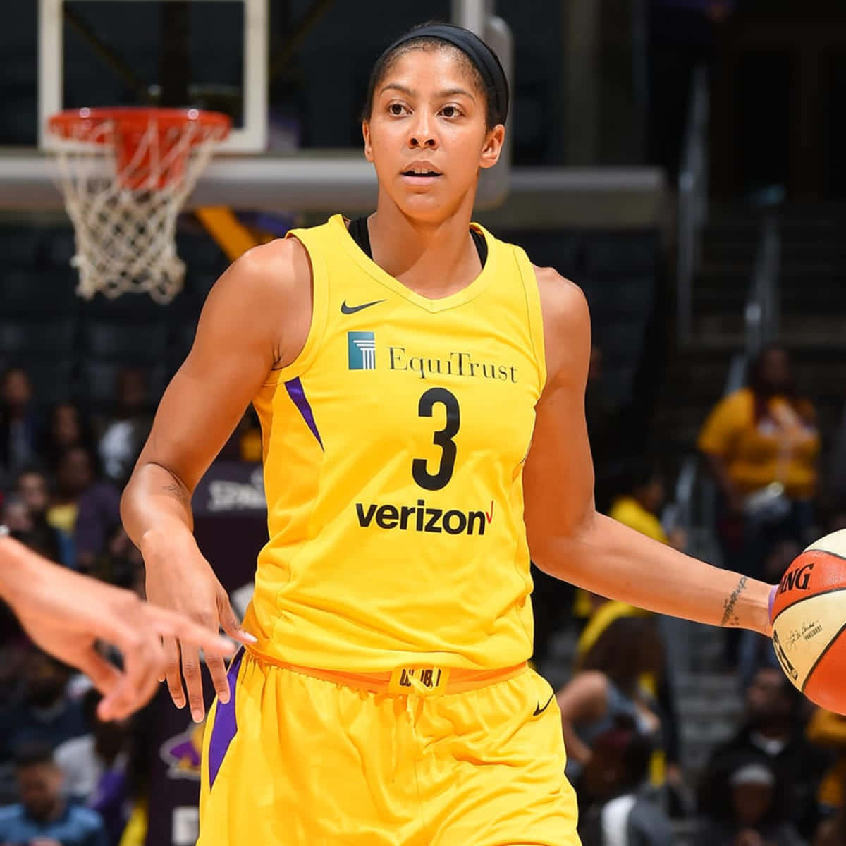 Dynamic Candace Parker: Icon Of Women's Basketball Wallpaper