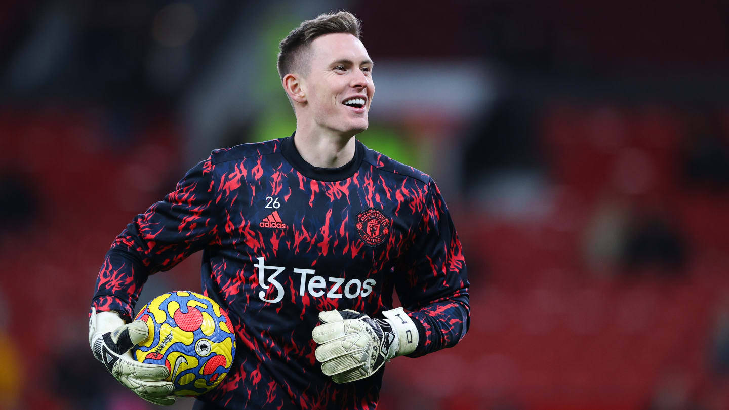 Dynamic Dean Henderson Running With The Ball Wallpaper