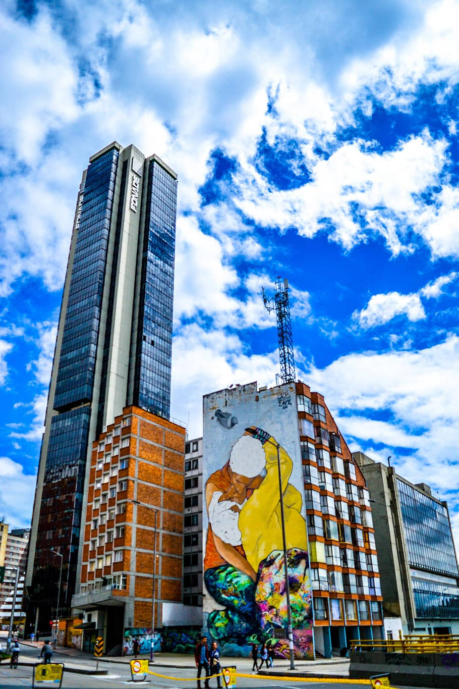 Edificio Fonade Building In Bogota Wallpaper