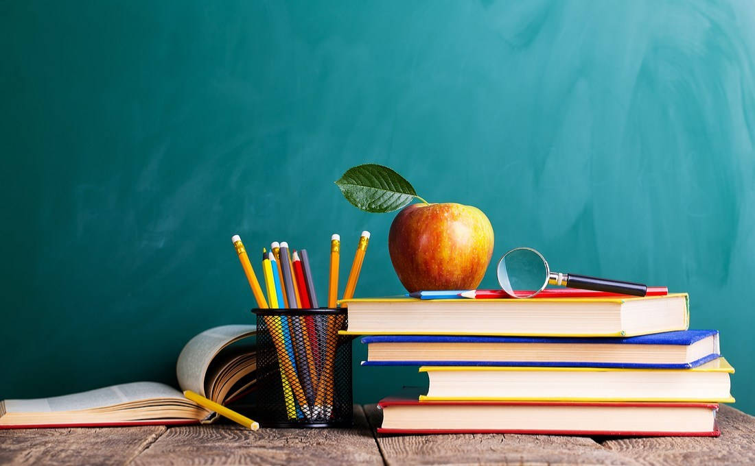 Education Apple And Stack Of Books Wallpaper