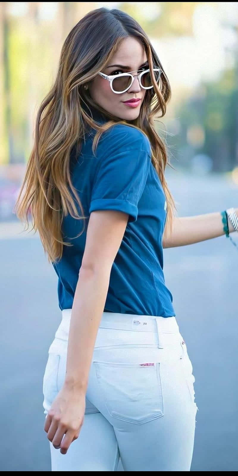 Eiza Gonzalez Casual Street Style Wallpaper