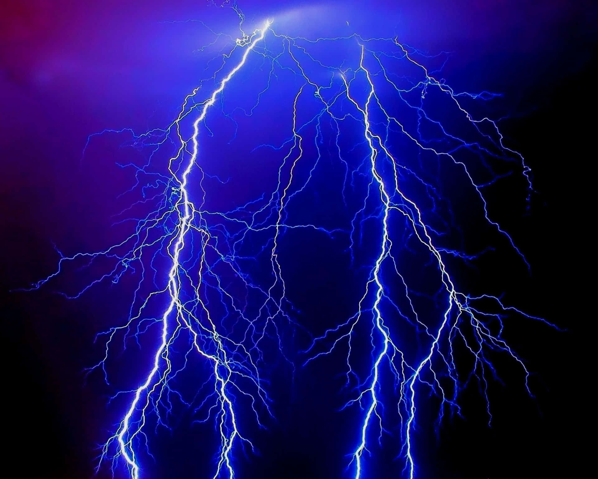 Electrifying Urban Thunderstorm Display - backiee