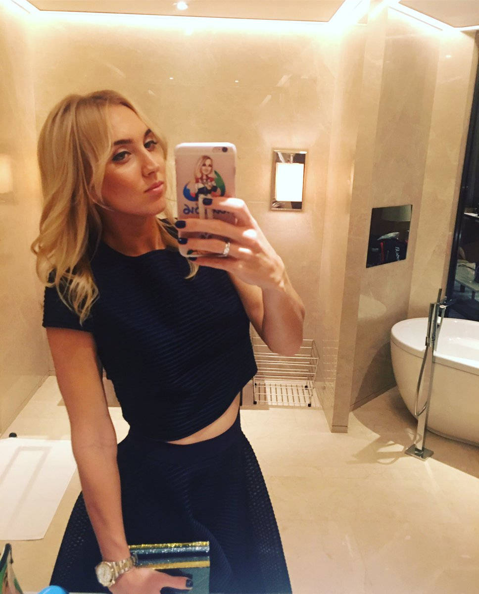 Elena Vesnina Mirror Selfie Wallpaper