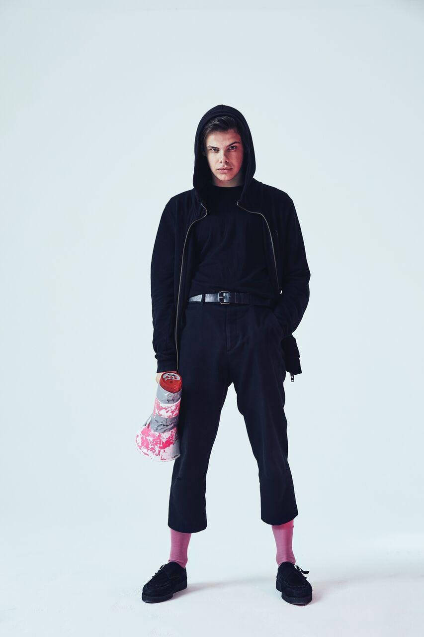 Emerging English Rock Star Yungblud Rocks On Stage Wallpaper