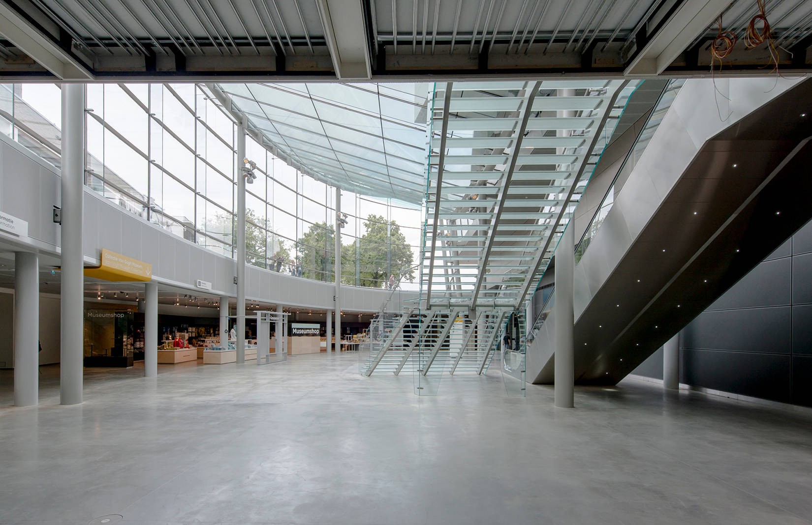 Empty Van Gogh Museum Floor Wallpaper