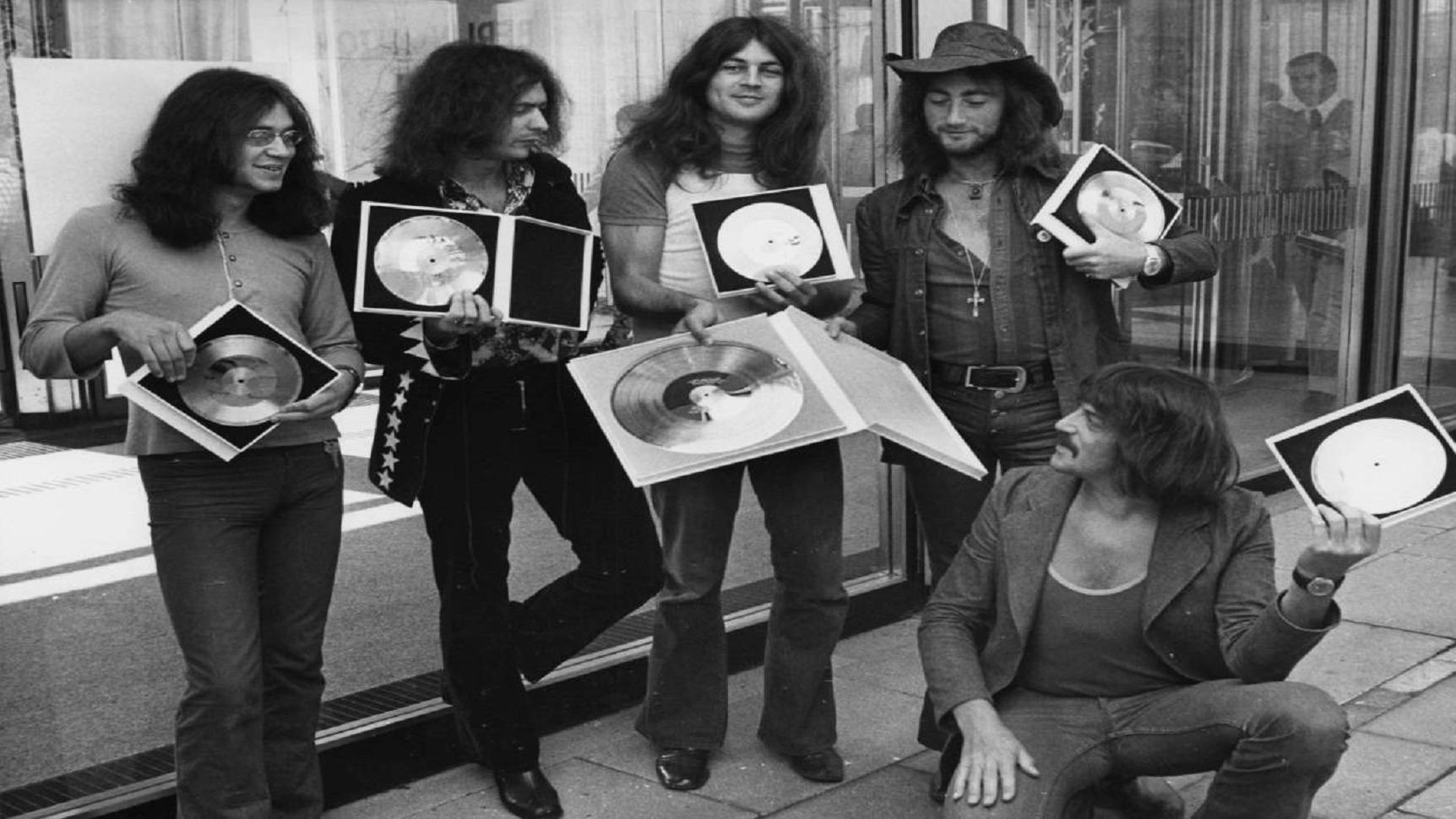 English Rock Band Deep Purple 1971 Black And White Photograph Wallpaper