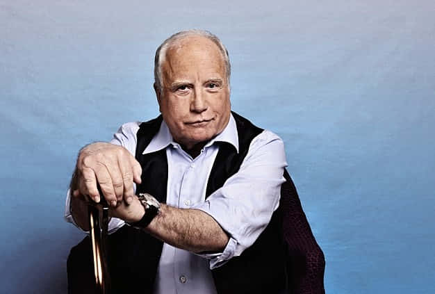 Esteemed American Actor Richard Dreyfuss In Studio Wallpaper