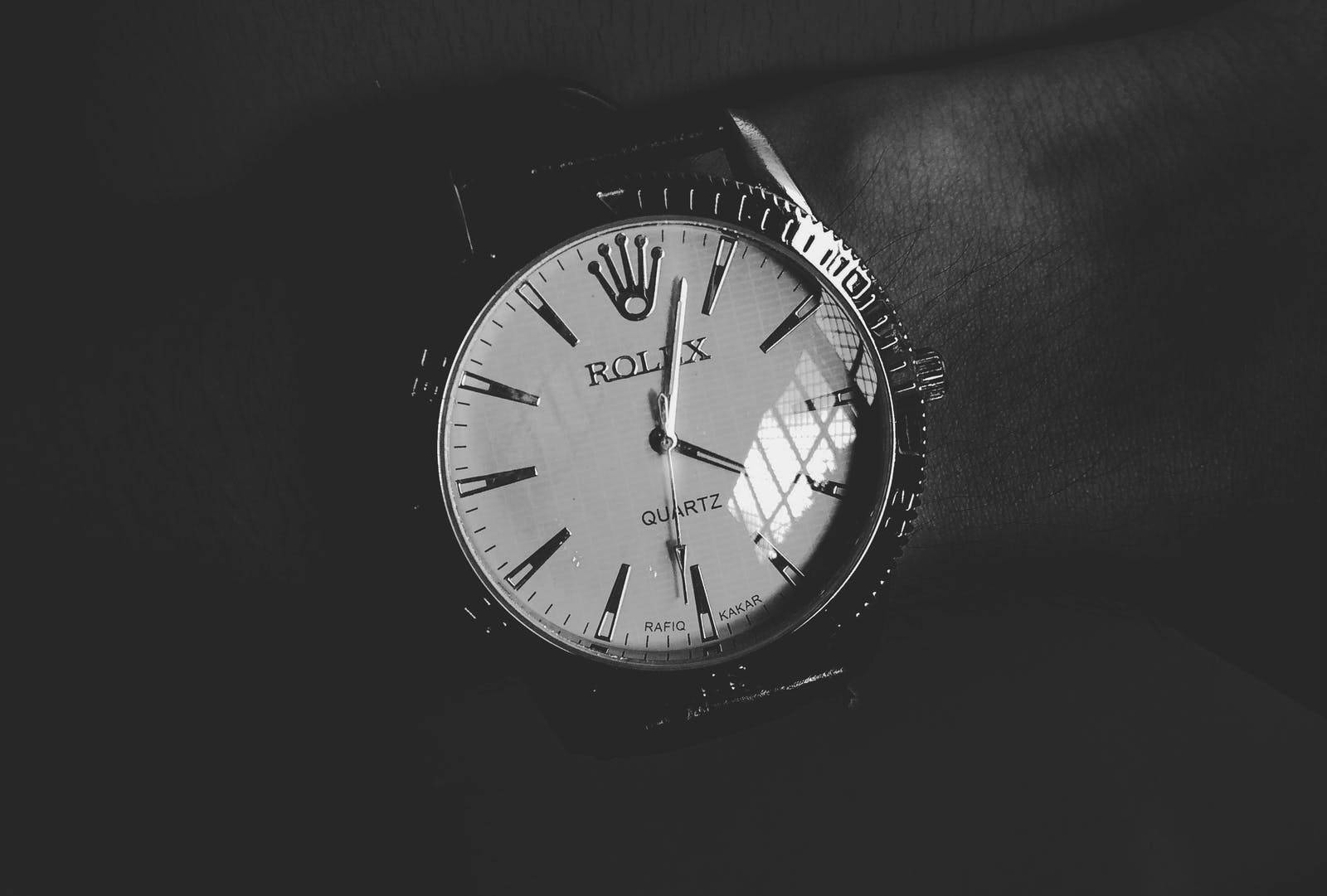 Exquisite Luxury Timepiece - Rolex Hd Wallpaper