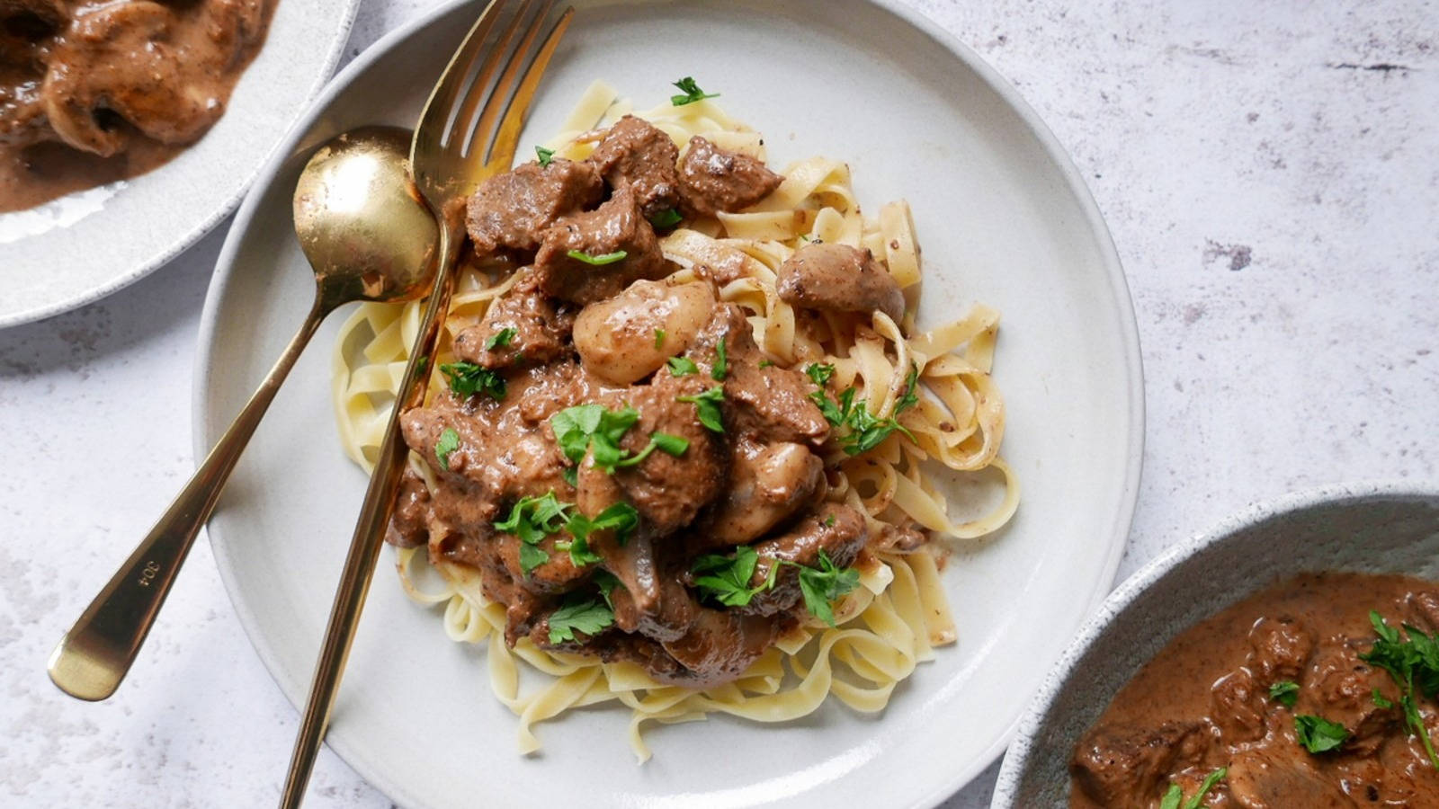 Exquisite Russian Cuisine - Pappardelle Beef Stroganoff Wallpaper