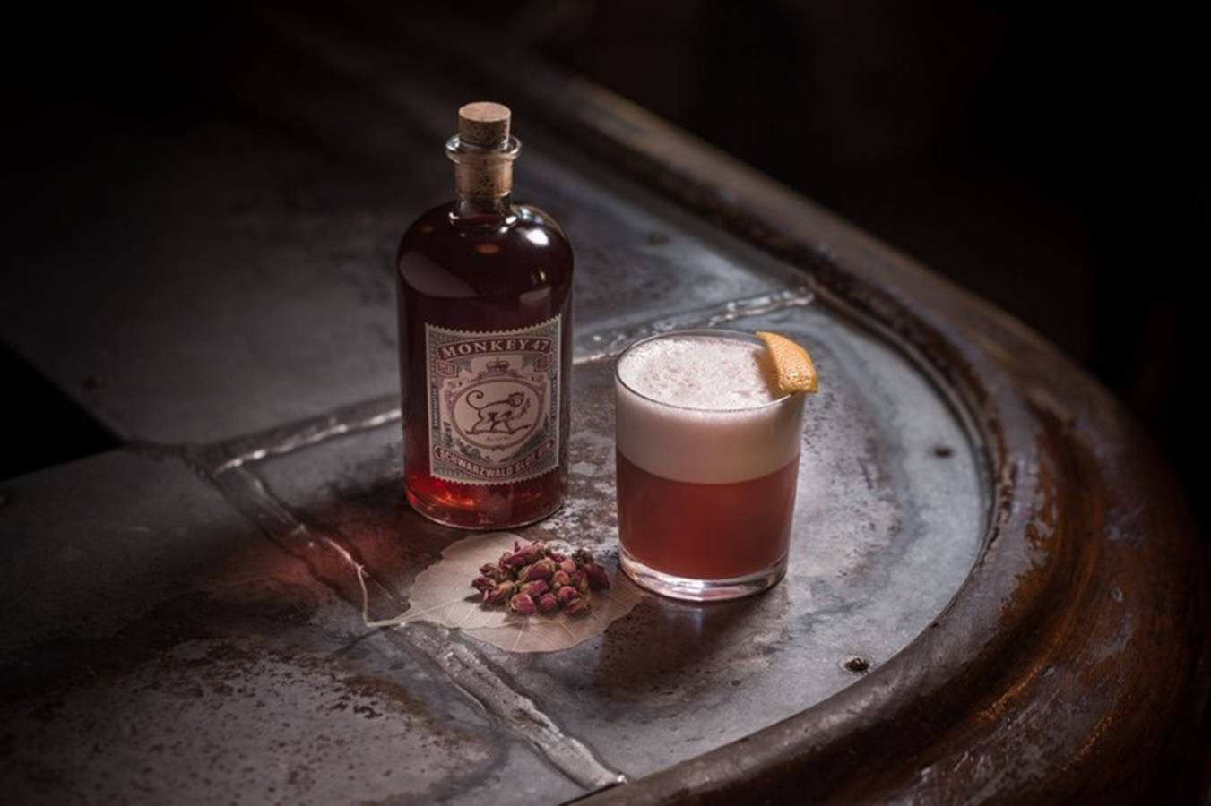 Exquisite Sloe Gin Fizz Cocktail Made With Monkey 47 Wallpaper