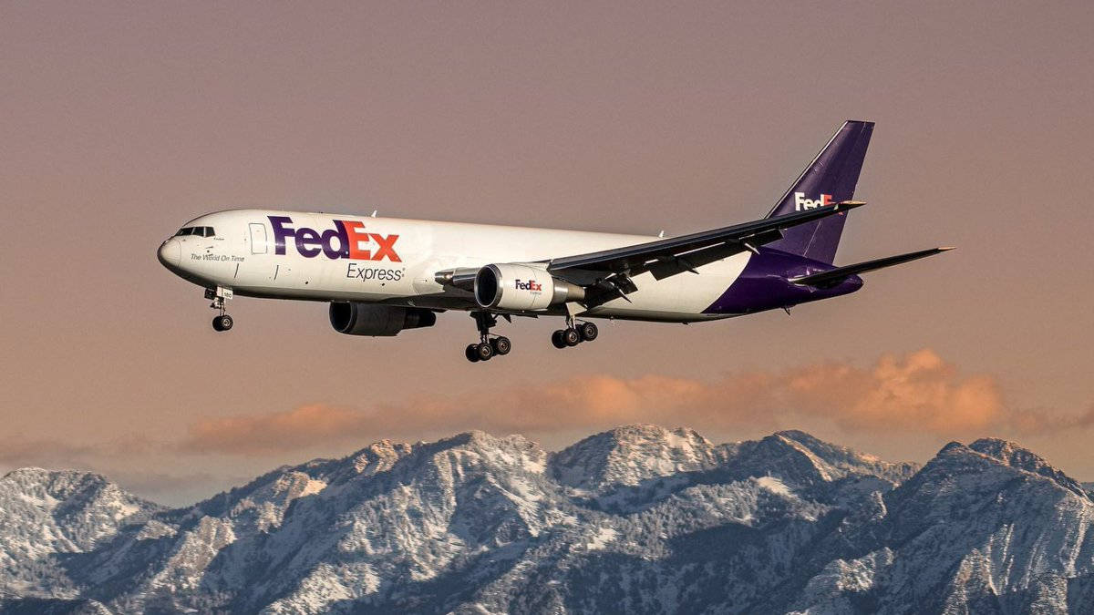 Fedex Delivery Van On The Street. Wallpaper