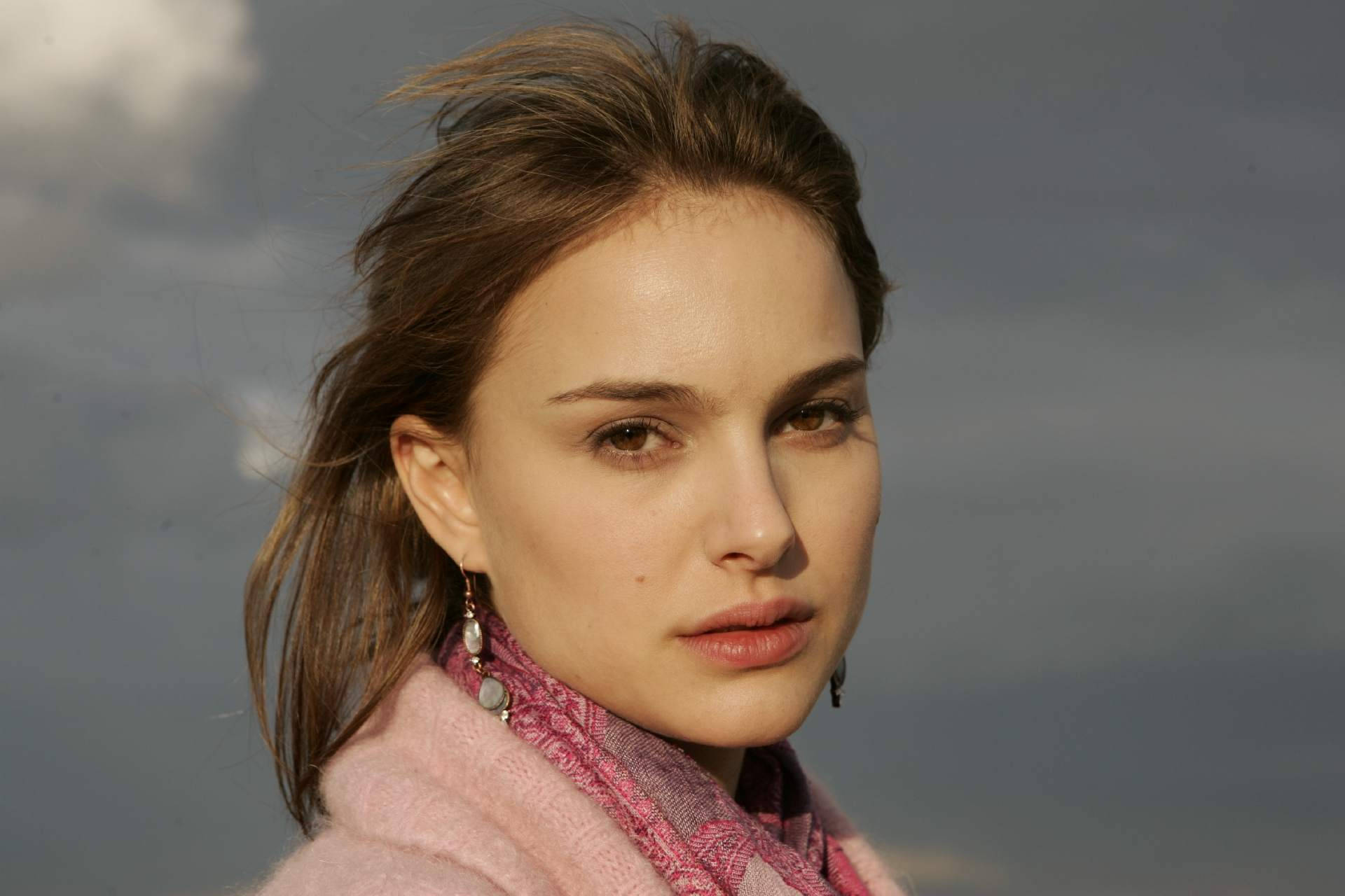 Download free Female Celebrity Natalie Portman Wallpaper - MrWallpaper.com