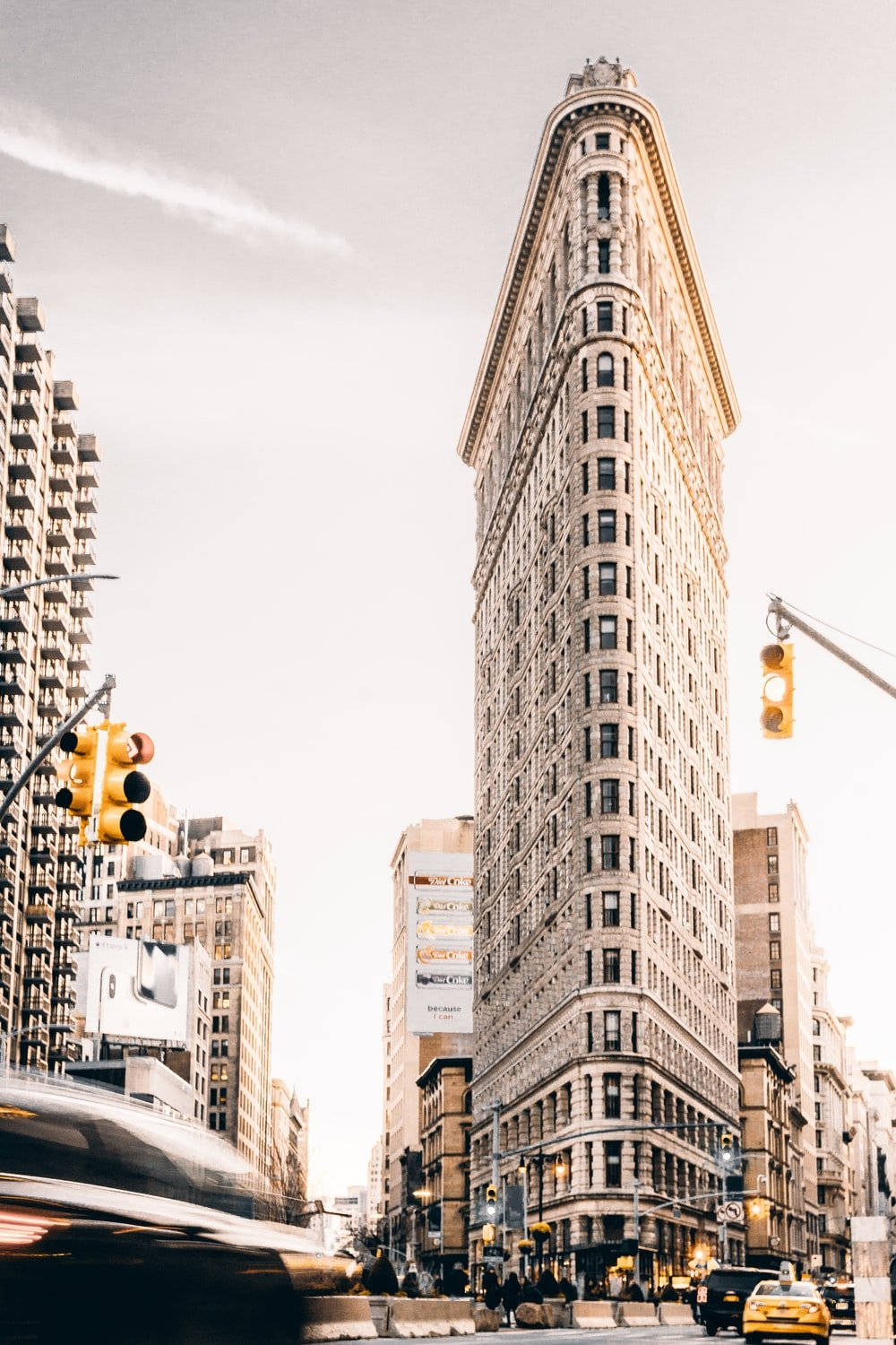 Flatiron Building Gray Sunny Sky Wallpaper