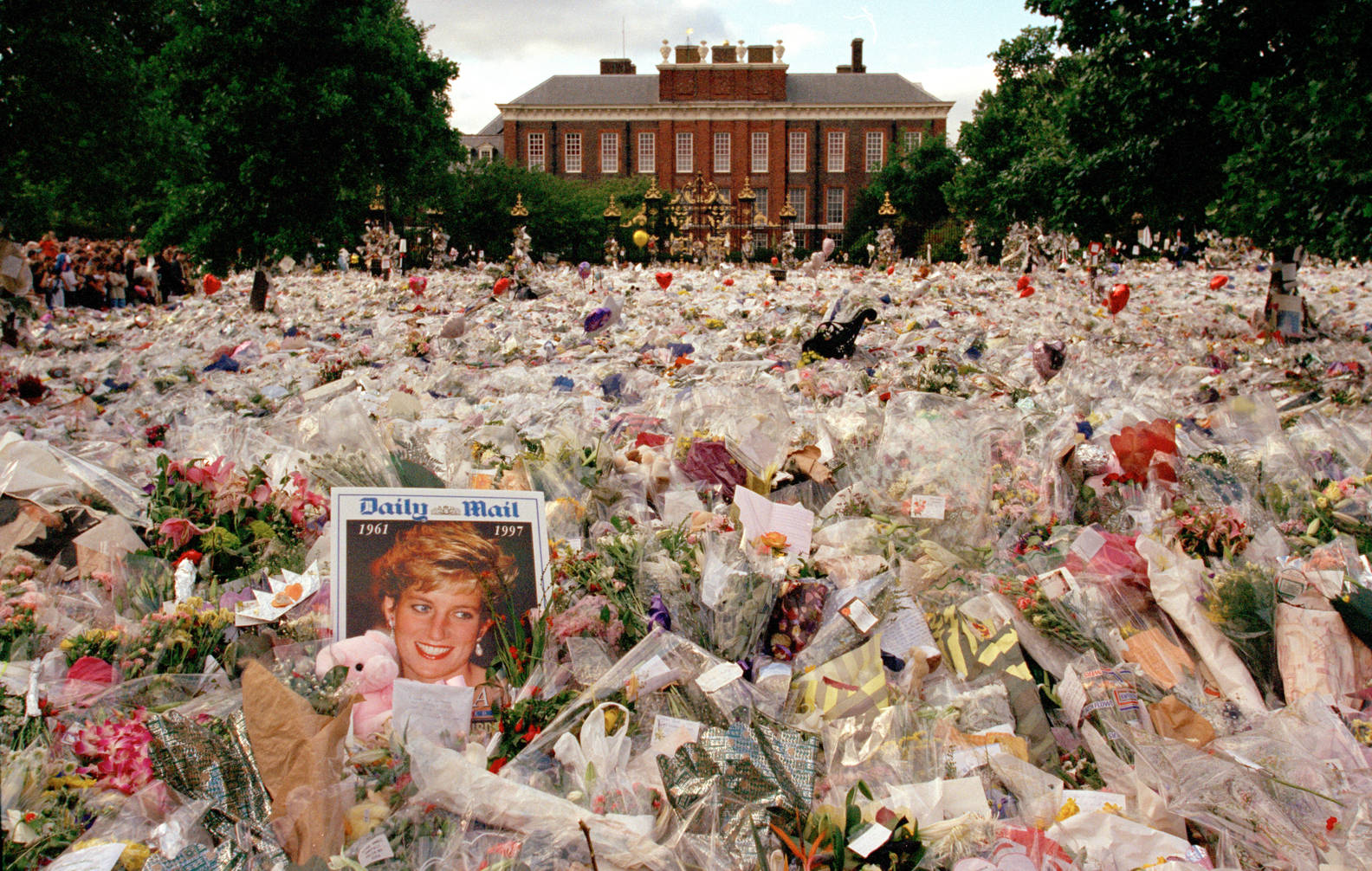 Flowers For Princess Diana Kensington Palace Wallpaper