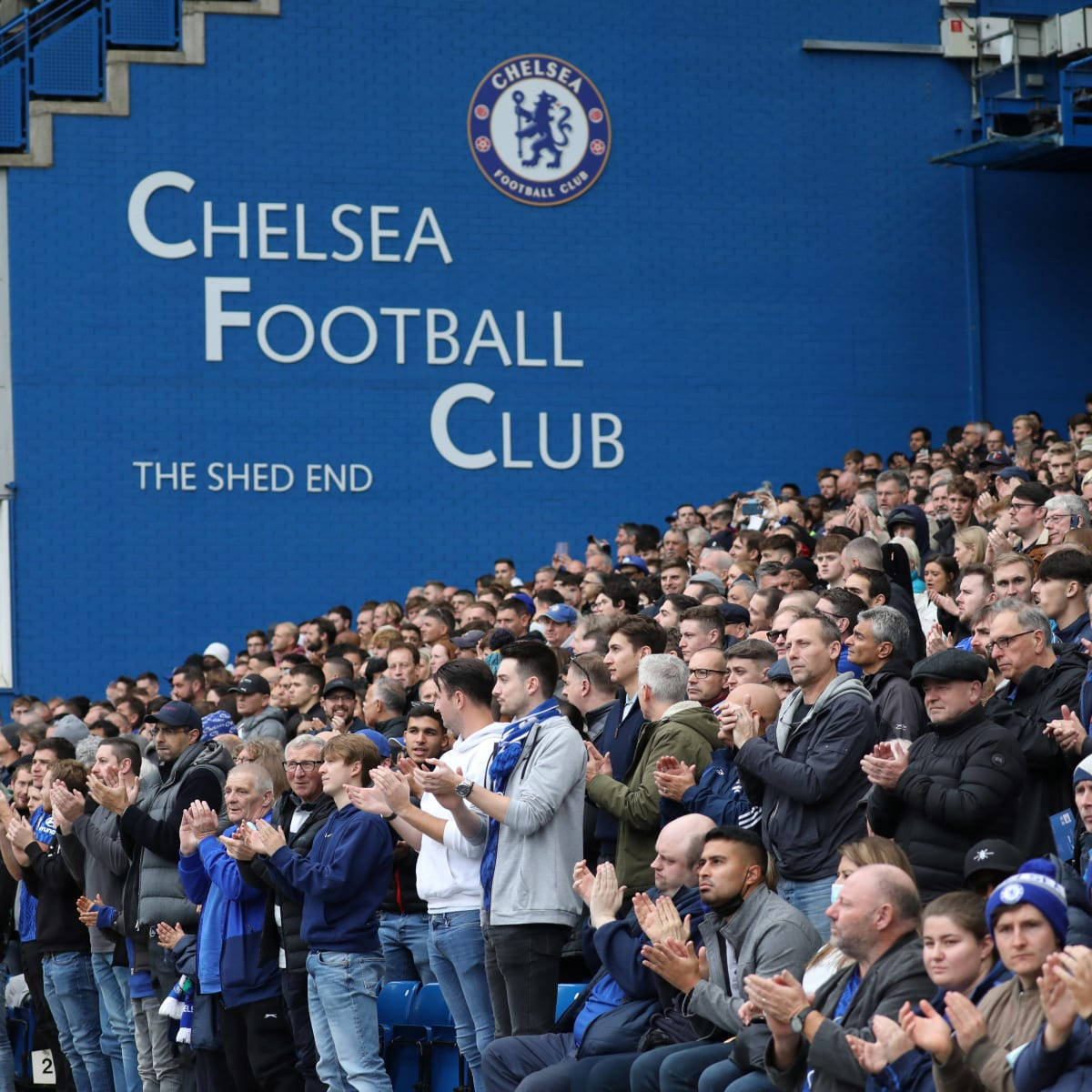 Football Fans In Stamford Bridge Wallpaper