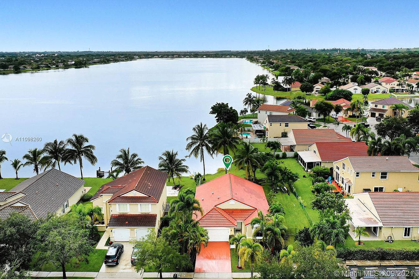 French Guiana Houses Wallpaper