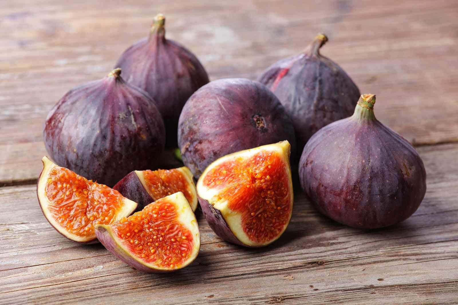 Fresh Figs Wooden Tabletop Wallpaper