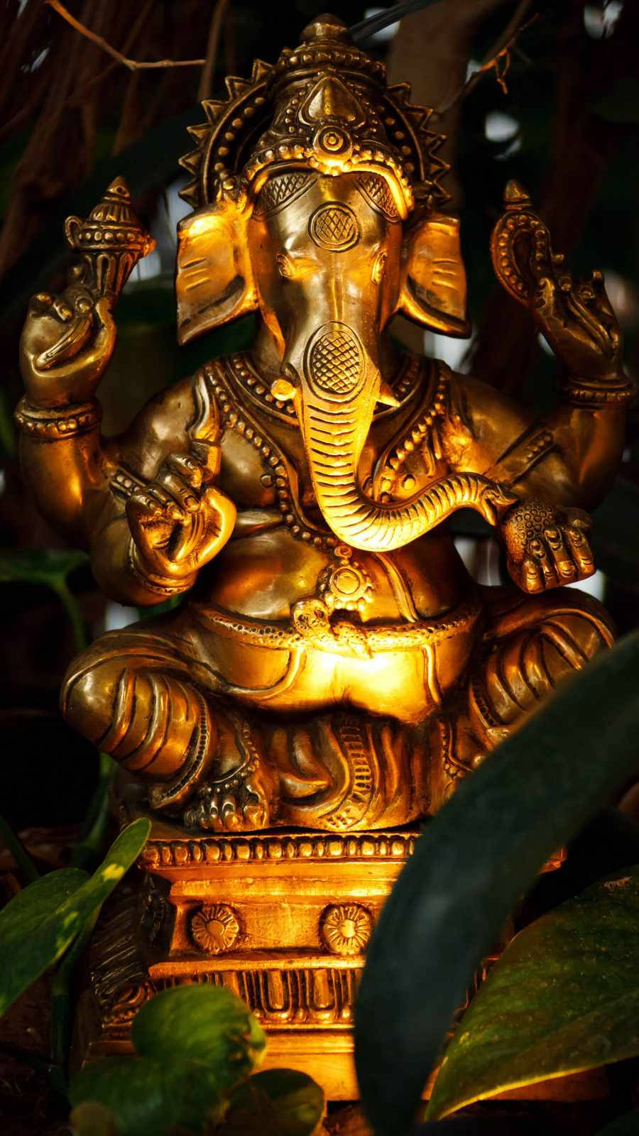Ganesha Luminous Gold Figure Wallpaper
