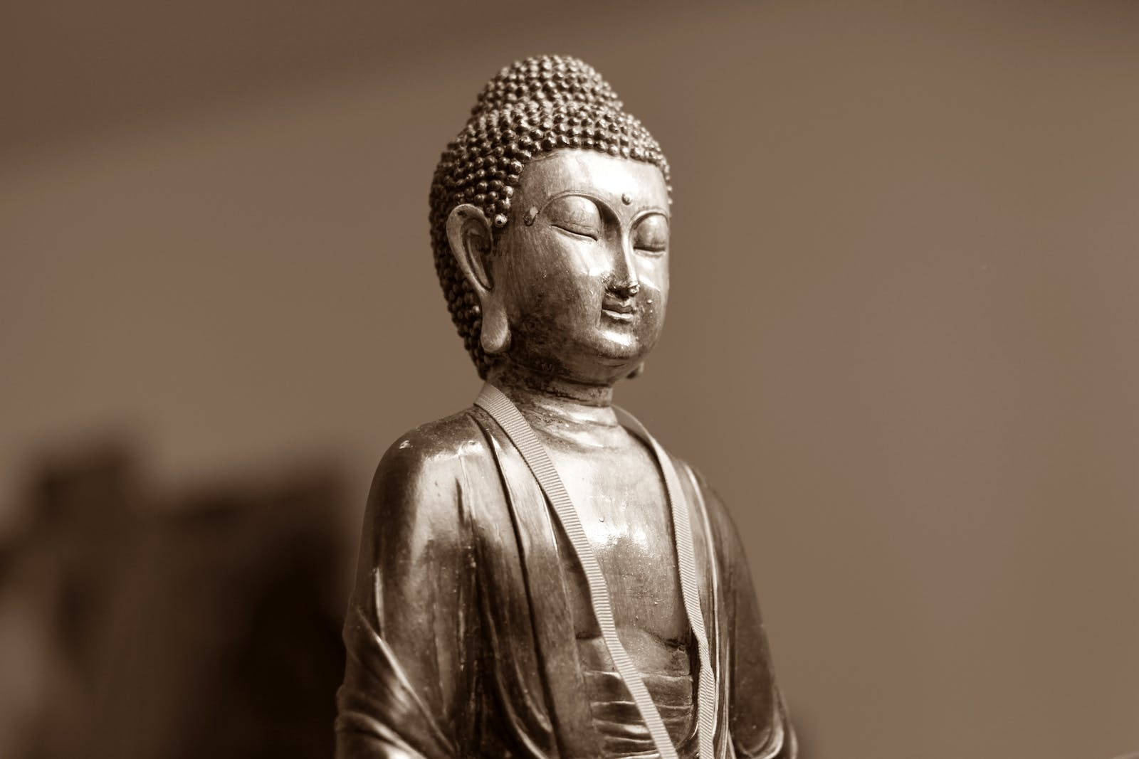 Gautam Buddha Ceramic Statue Wallpaper
