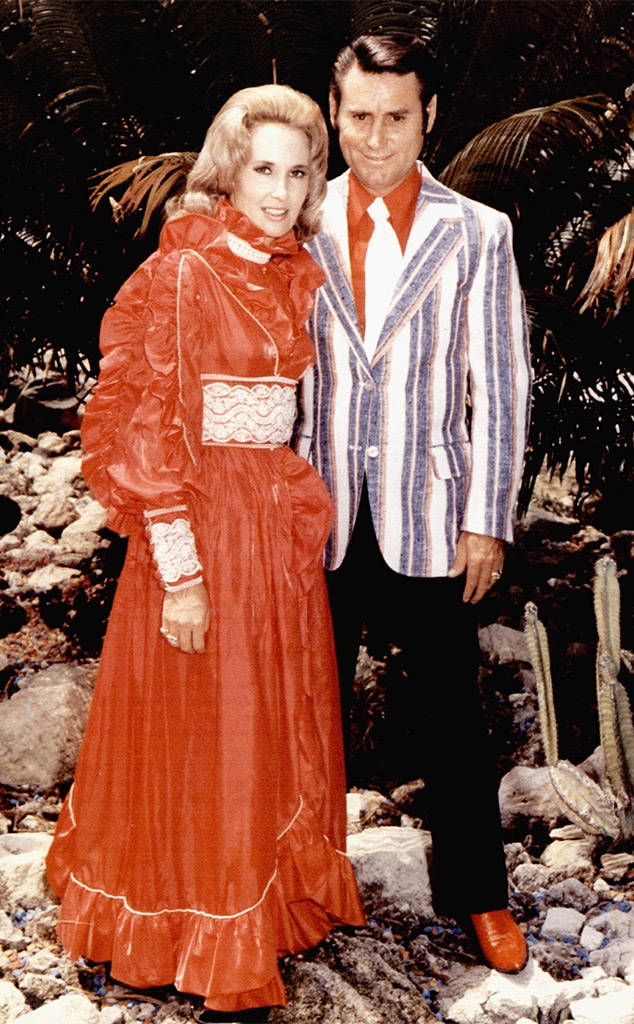 George Jones And Tammy Wynette - The Legendary Country Music Couple Wallpaper