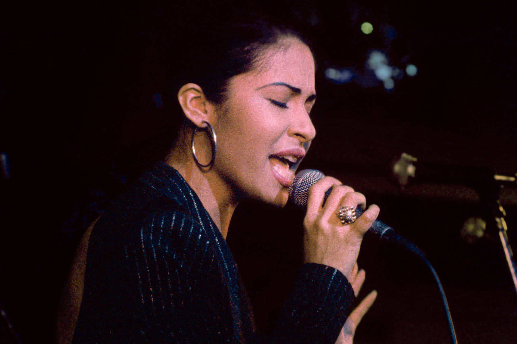 Get The Selena Quintanilla Look Wallpaper