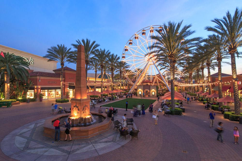 Gigantic Ferris Wheel In Irvine Spectrum Center Wallpaper