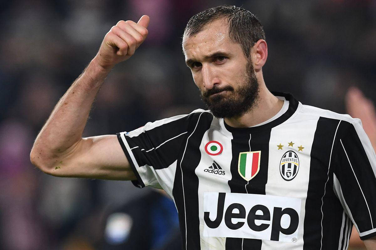 Giorgio Chiellini Football Player Thumbs Up Wallpaper