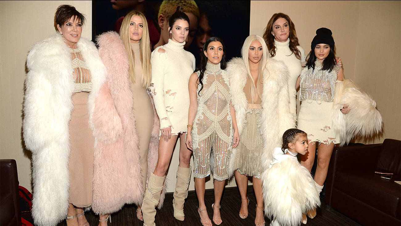 Glamorous Kim Kardashian And Family Wallpaper