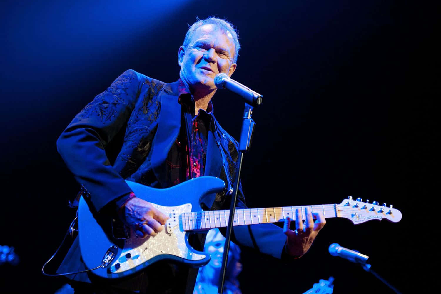 Glen Campbell Performing Live Wallpaper