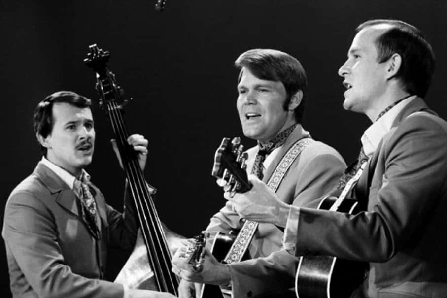 Glen Campbell Performingwith Band Members Wallpaper