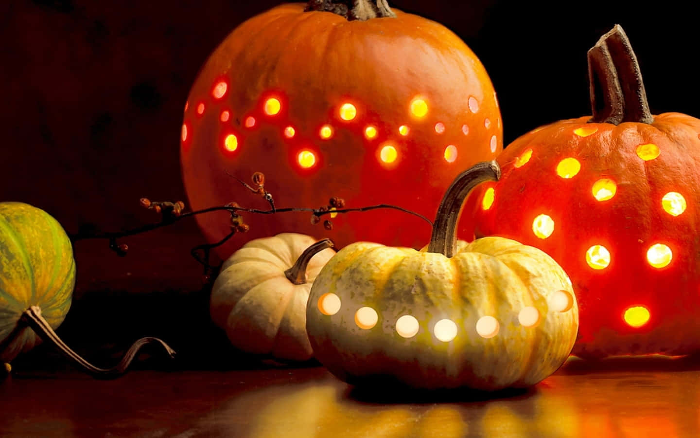 Glowing Pumpkin Halloween Macbook Wallpaper