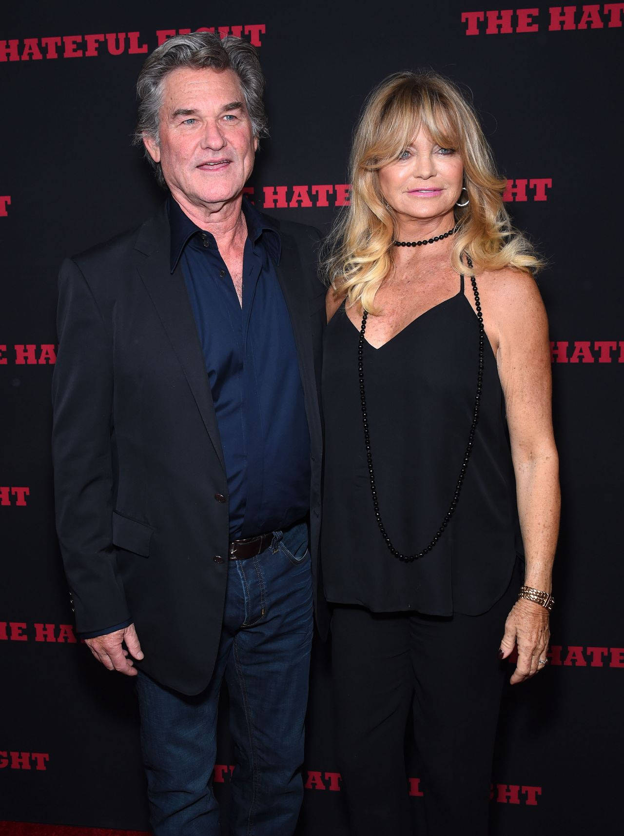 Goldie Hawn Smiling At Kurt Russell's Side. Wallpaper