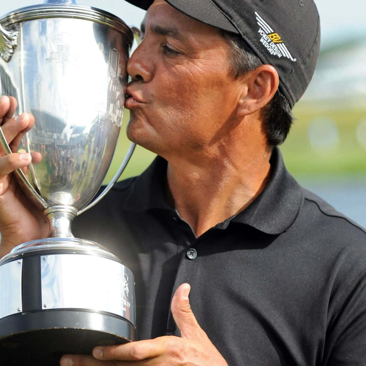 Golfer Kissing Trophy Moment Wallpaper