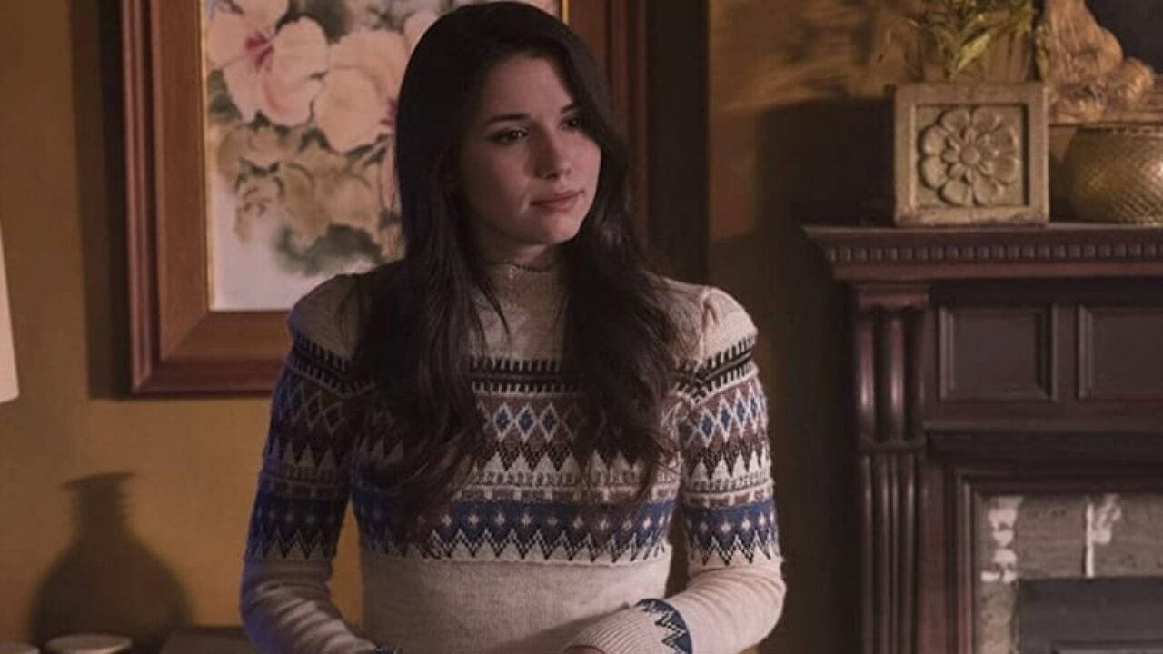 Grace Fulton Actress Wallpaper