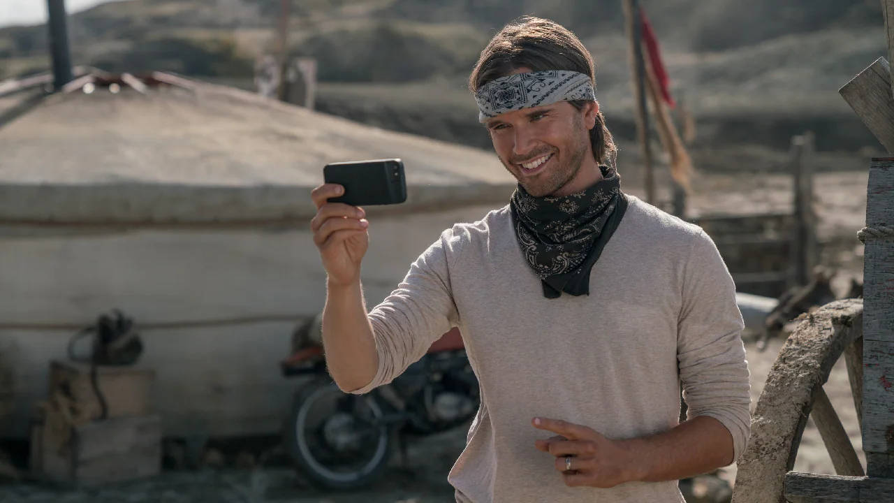 Graham Wardle In Bandana Wallpaper