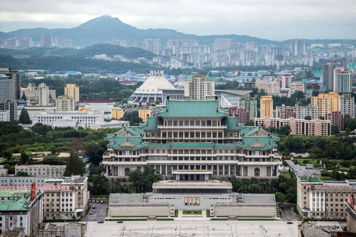 Grand Peoples Study House In Pyongyang Wallpaper