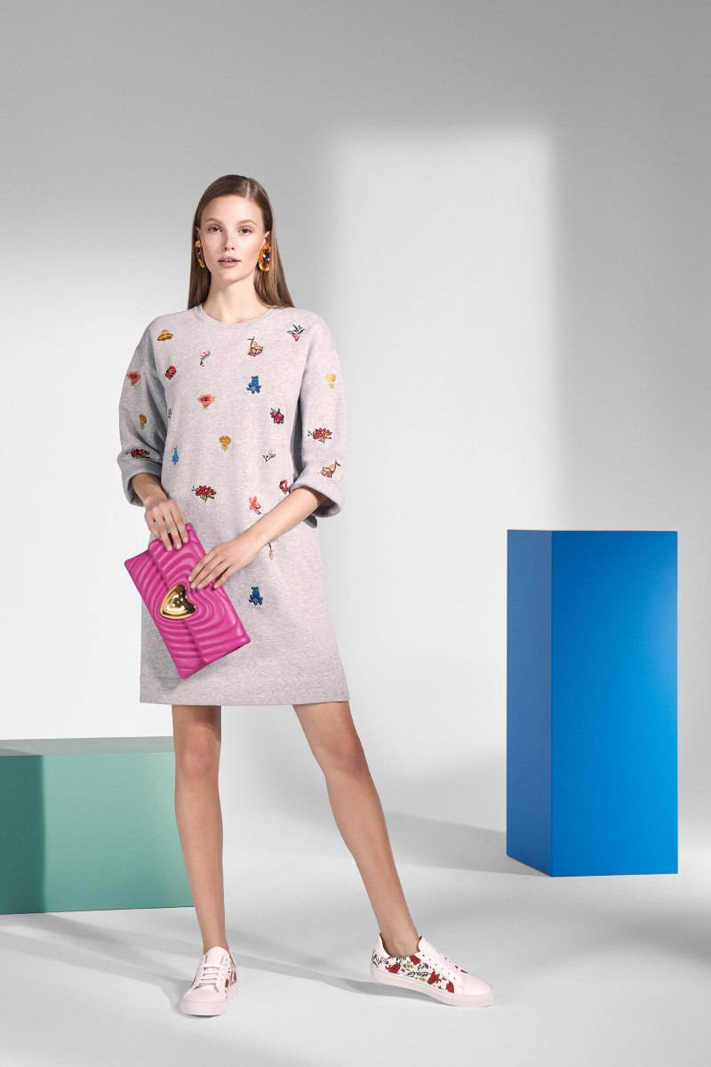 Gray Escada Sport Resort 2019 Wallpaper