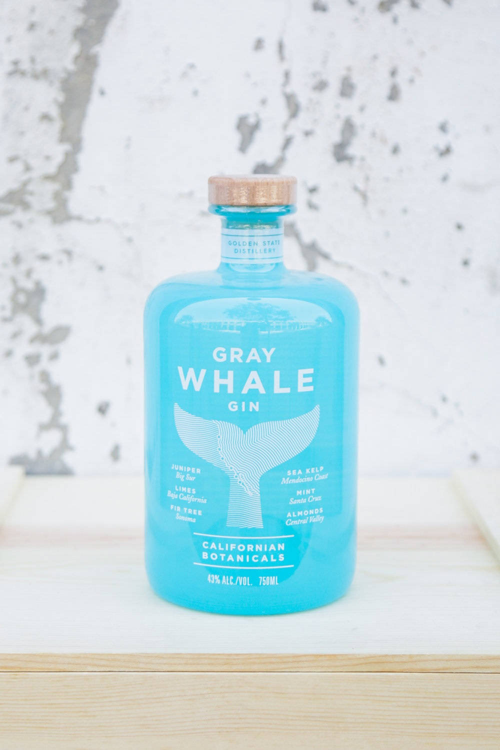 Gray Whale Gin White Wallpaper