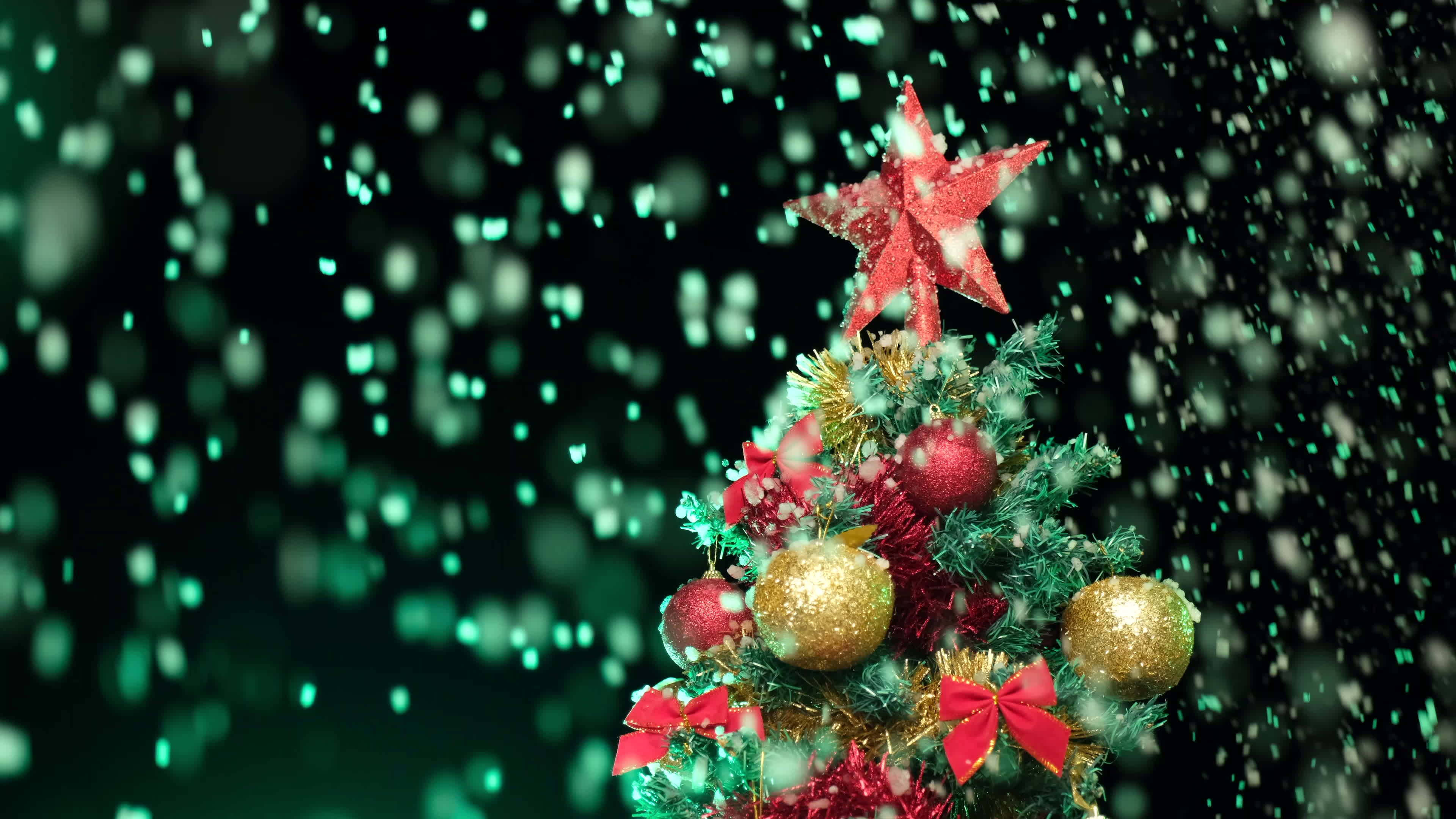 Green And Cool Christmas Desktop Wallpaper