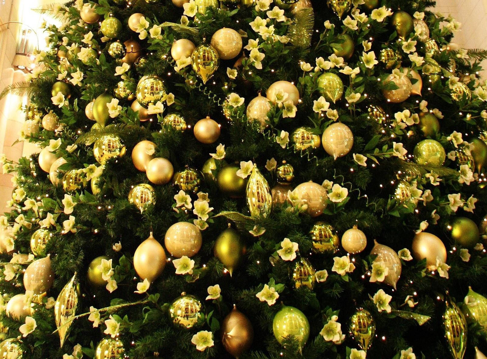 Green-gold Christmas Tree Wallpaper